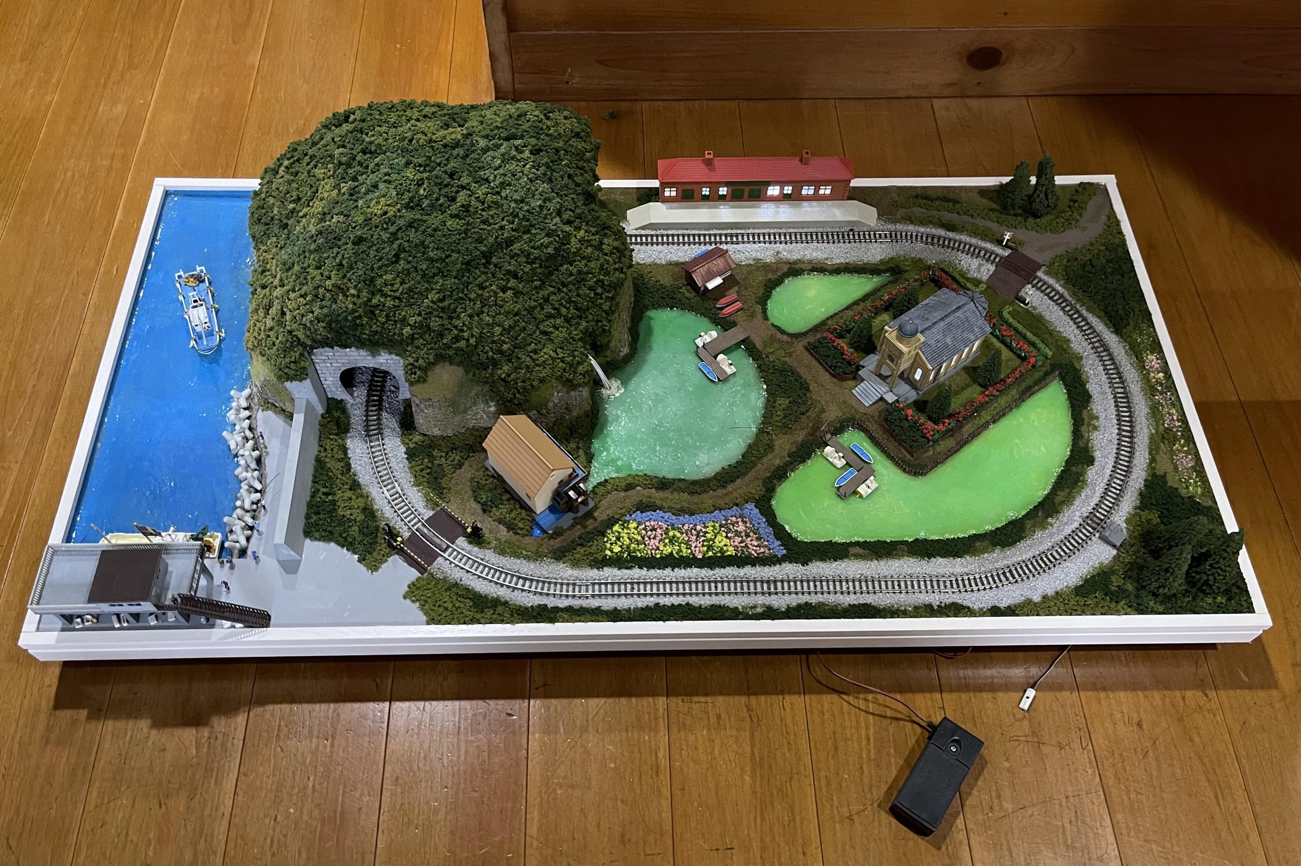 電車のある都会と田舎の風景」ジオラマNゲージ